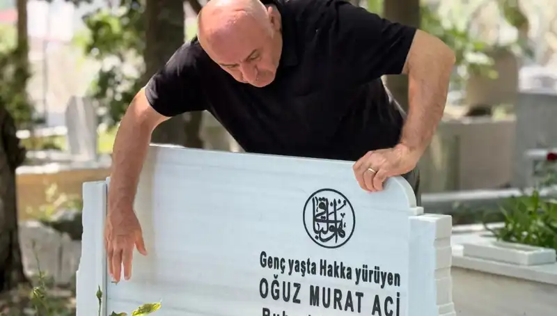 Aci Ailesinin Hüzünlü Babalar Günü: Kalpler Yalnızlık İçinde Çağlıyor