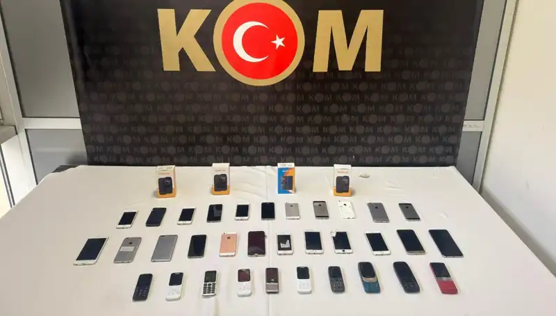 37 Kaçak Cep Telefonu Gümrükte Yakalandı: Detaylar Hangi Yöntemlerle Ele Geçirildi?