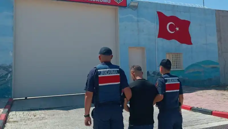 Afyon'da Farklı Suçlardan Aranan 9 Kişi Suçüstü Yakalandı