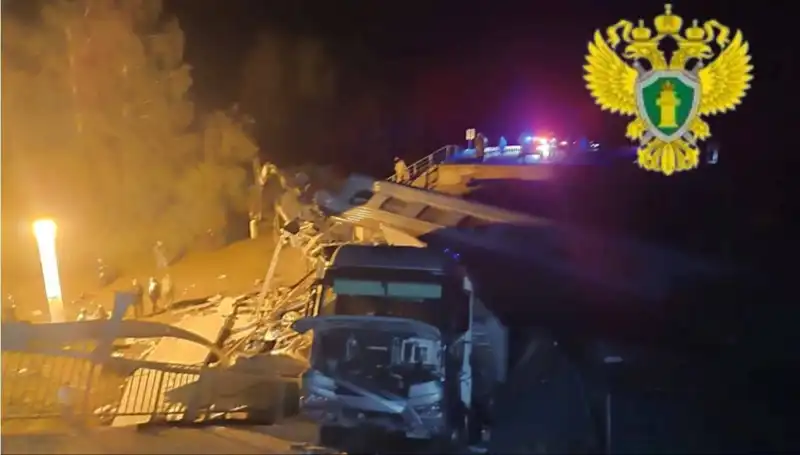 Rusya'da Tren Üzerine Çöken Köprü: Bir Felaketin Hikayesi