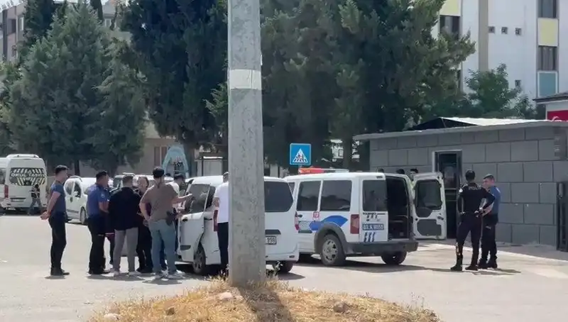 Adliye Önünde Aileler Arasında Çıkan Kavga: 5 Yaralı, 7 Gözaltı!