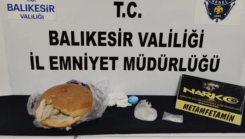 Ekmek İçinde Uyuşturucu Taşımak: Polisi Şaşırttı, Şebeke Ele Geçirildi