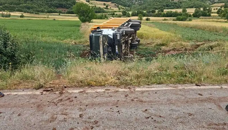 Tokat'ta Devrilen Kamyon Kazasında Şoför Hayatını Kaybetti