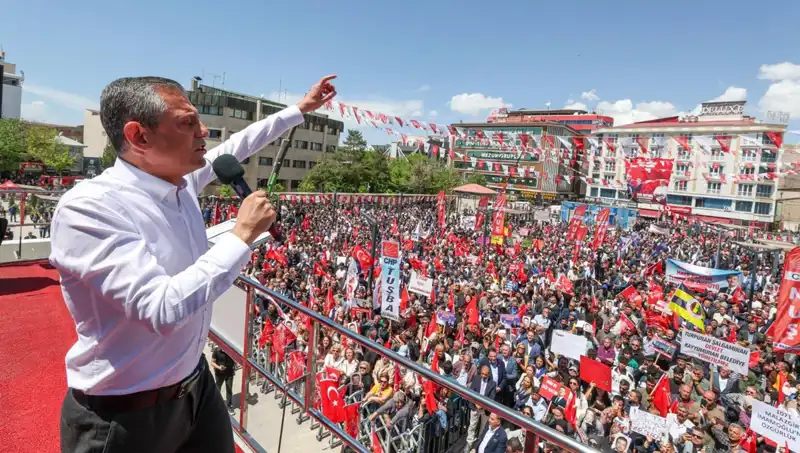 Özgür Özel'den Çarpıcı Açıklama: "Silah Bırakma Sürecini Sonuna Kadar Destekliyoruz"