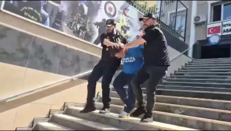 Ümraniye’de 600 Bin Liralık Gasp: Kız Arkadaş İçin Alışveriş Yapan Şüpheliler Yakalandı