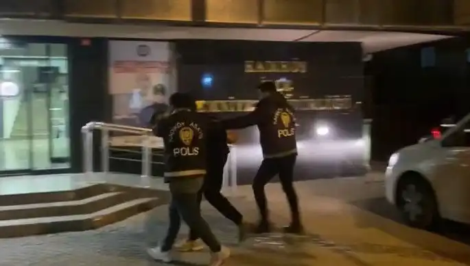 Galatasaray Taraftarını Yaralayan Saldırgan Kıskıvrak Yakalandı: Olayın Detayları