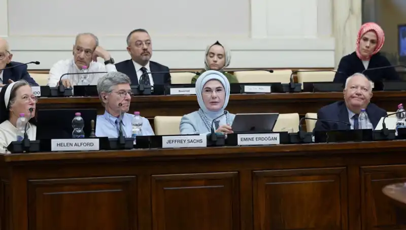 Emine Erdoğan, Vatikan'da "Dünya 5'ten Büyüktür" Dedi!