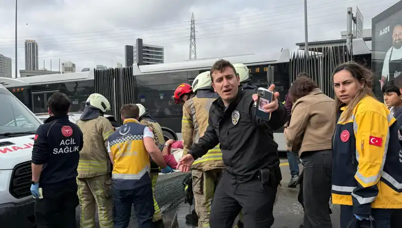 Metrobüs Seferleri Tehlikeye Girdi: Kazada Can ve Mal Kaybı!