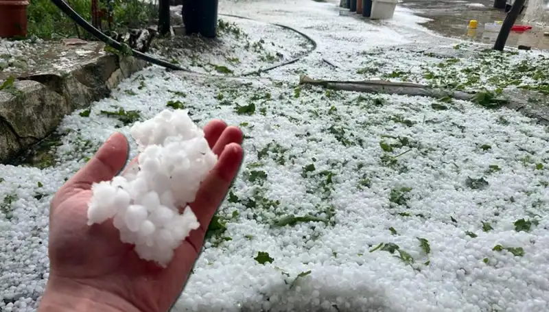 Haziran Ayında Beklenmedik Dolu Yağışı: Doğa Beyaz Bir Halıya Büründü