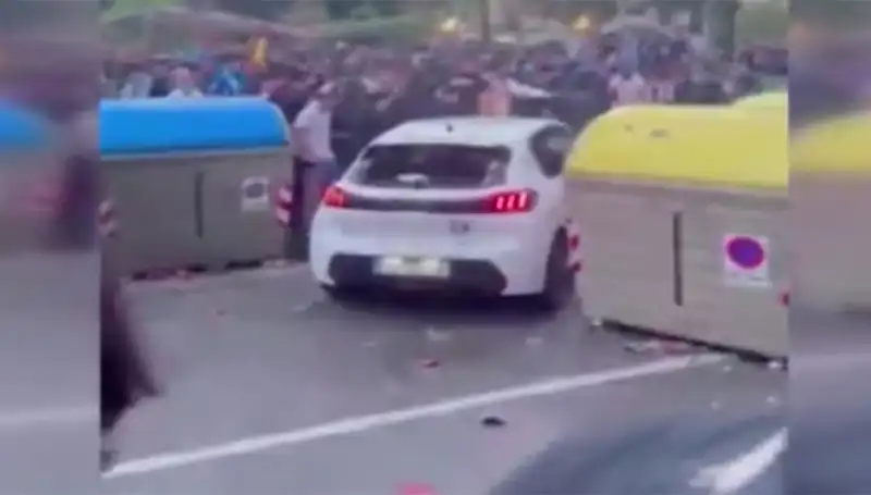 Otomobilin Taraftarlar Arasına Dalması: 13 Kişi Yaralandı
