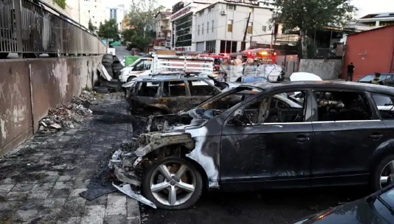 Sanayide Tamir Bekleyen Araçlar Alev Alev Yandı: Olayın Detayları ve Sonrası