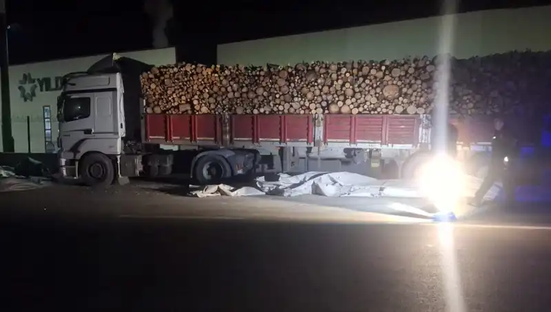 Brandayı Toplayan TIR Sürücüsüne Otomobil Çarptı: Faciadan Dönüldü