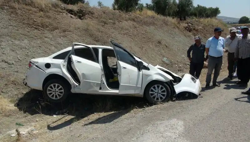Kilis'te Trafik Kazası: İki Otomobil Çarpıştı, Yaralılar Hastaneye Sevk Edildi
