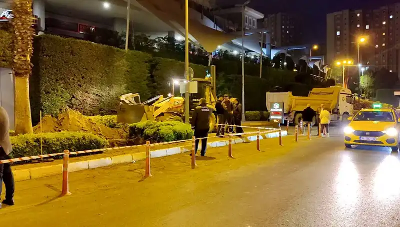 AVM Girişinde Doğalgaz Paniği: Soğukkanlı Bir Kurtarma Operasyonu