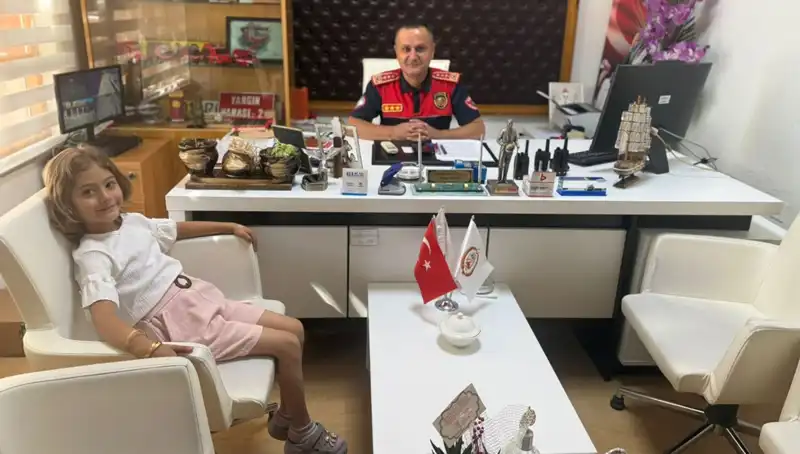 5 Yaşındaki Aslı, Köydeki Yangını Son Anda Söndürdü!