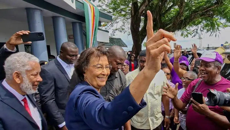 Surinam'ı Tarihe Taşıyan An: İlk Kadın Devlet Başkanı Seçildi!