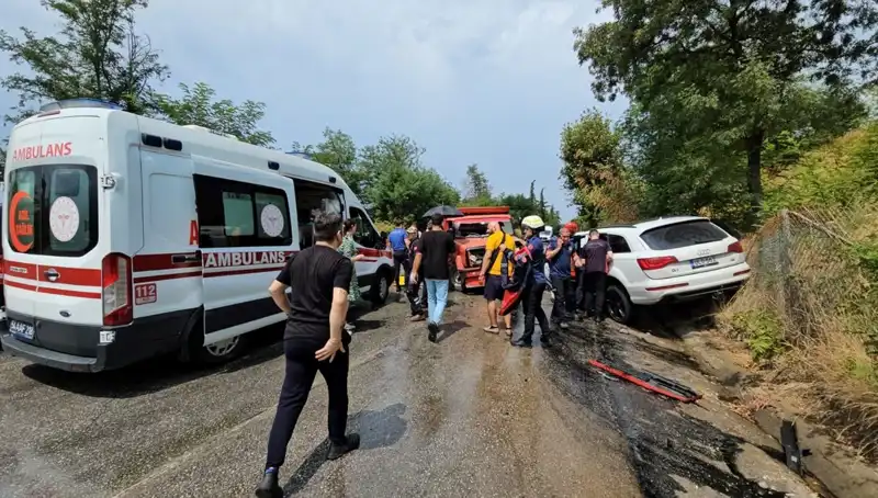 Sakarya'da Kamyonet ve Cip Çarpıştı: 4 Çocuk Hayat Mücadelesi Veriyor