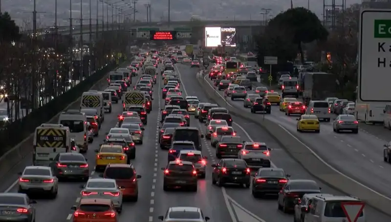 İstanbul Pazartesi Trafiği: Haftanın Başında Neler Oluyor?