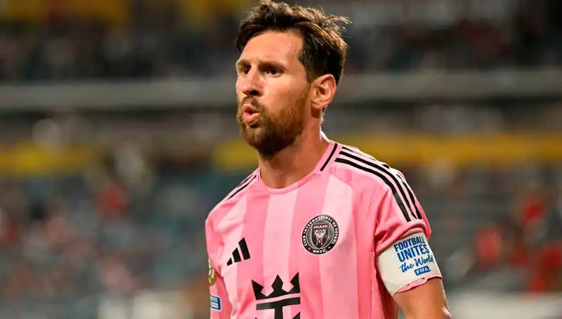 Messi, İlk Maçında Dramatik Bir Beraberlik Yaşadı: Sneijder'ın Mucizevi Şutu!