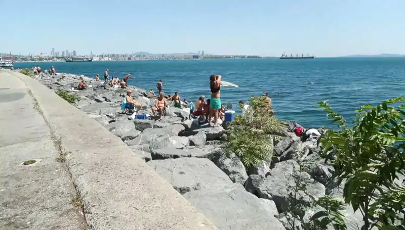 İstanbullular Havanın Isınmasıyla Sahillere Akın Etti