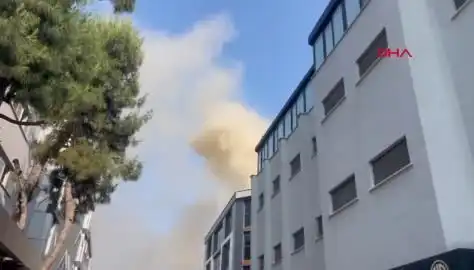 İstanbul’daki 4 katlı iş merkezinde çıkan yangın: Acil müdahale sürüyor