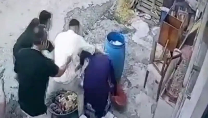 Başakşehir'de Bidon Tarafından Başlayan Kavga, 58 Yaşındaki Kadını Hedef Aldı