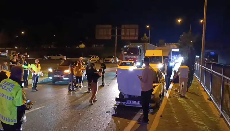 Otoyolda Geri Dönüş Kazası: İki Çocuk ve İki Yetişkin Yaralı