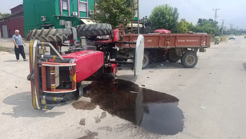 Otomobil Traktörle Çarpıştı: Kaza Sonrası İki Yaralı Hastaneye Kaldırıldı