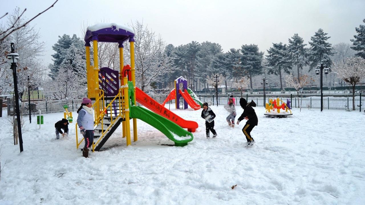 <h2>İstanbul'da Okullar İkinci Gün Tatil Edildi</h2>