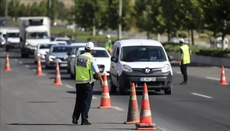 Gözler Tünelde: Konvoy Oluşturup Trafiği Felç Etti!