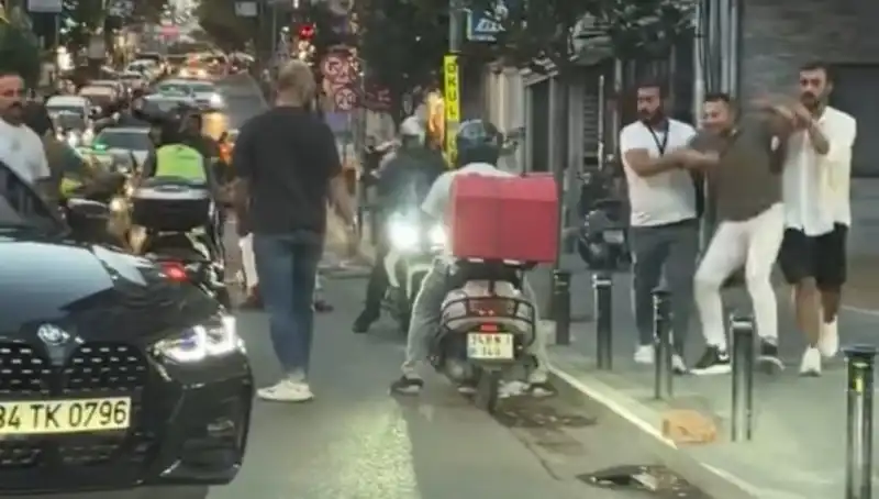 Nişantaşı'nda Yol Verme Tartışması Sopayla Sona Erdi: Kadının Cesareti