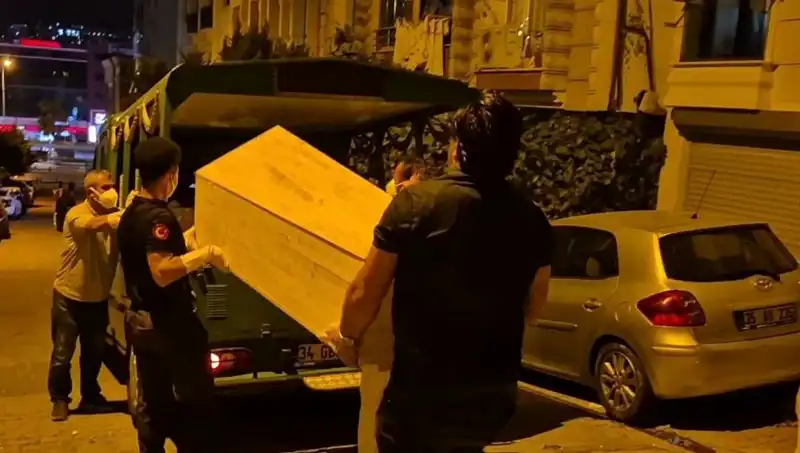 Esenyurt'ta Gizemli Ölüm: Bir Kadının Cesedi Bulundu