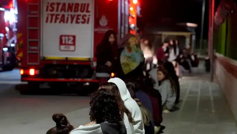 Kız Öğrenci Yurdunda Çıkan Yangın, 2500 Genç Kadını Tehdit Etti!
