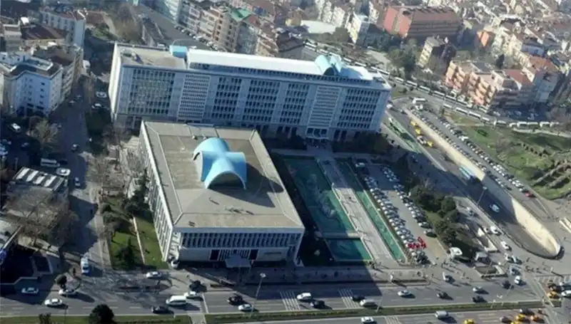 İBB Soruşturmasında WhatsApp Grubunda Ne Var? Enderun Mesajları Gündemde!
